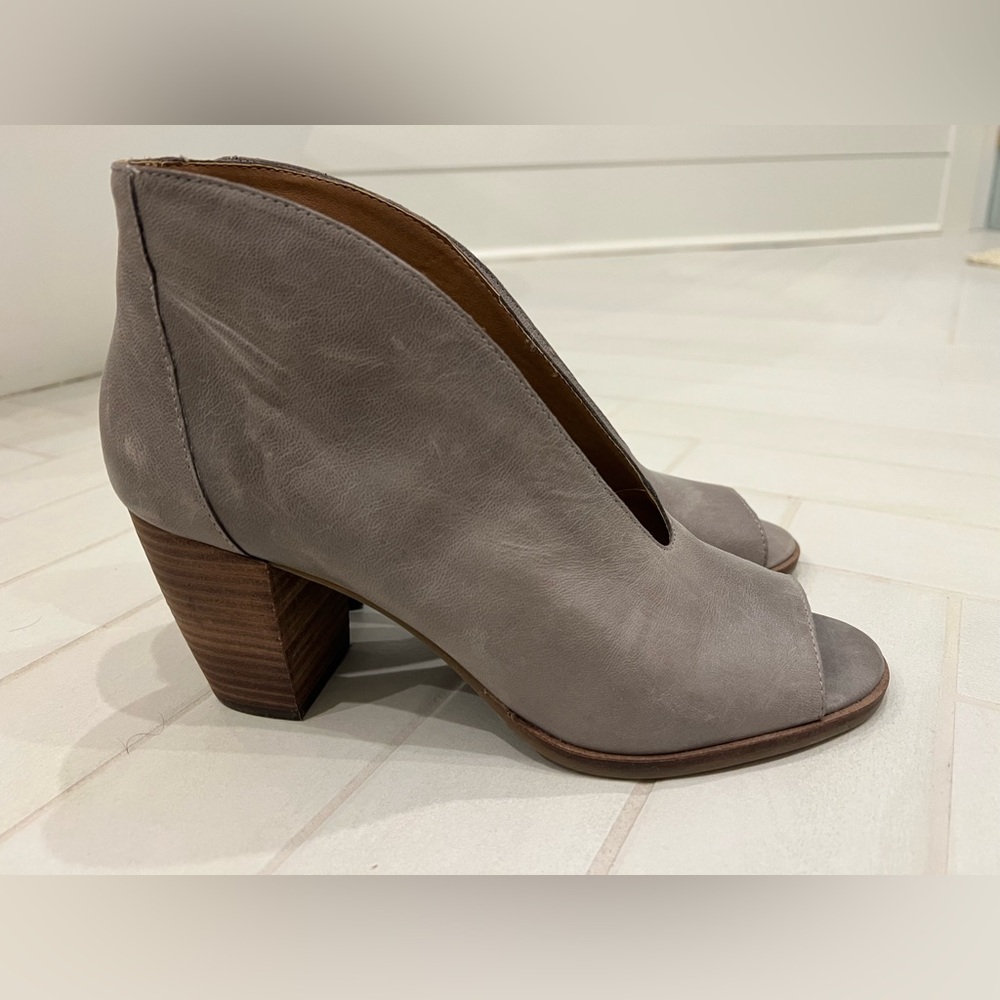 Lucky Brand JOAL Gray Women's Peep-Toe Ankle Boots